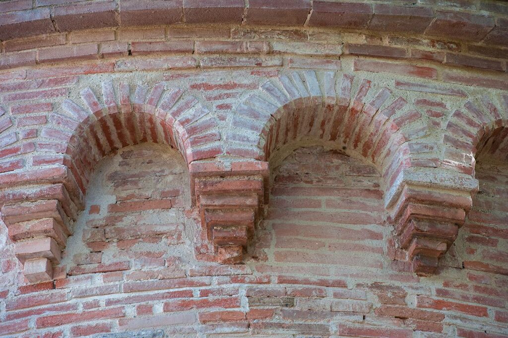 Château d'eau en briques foraines